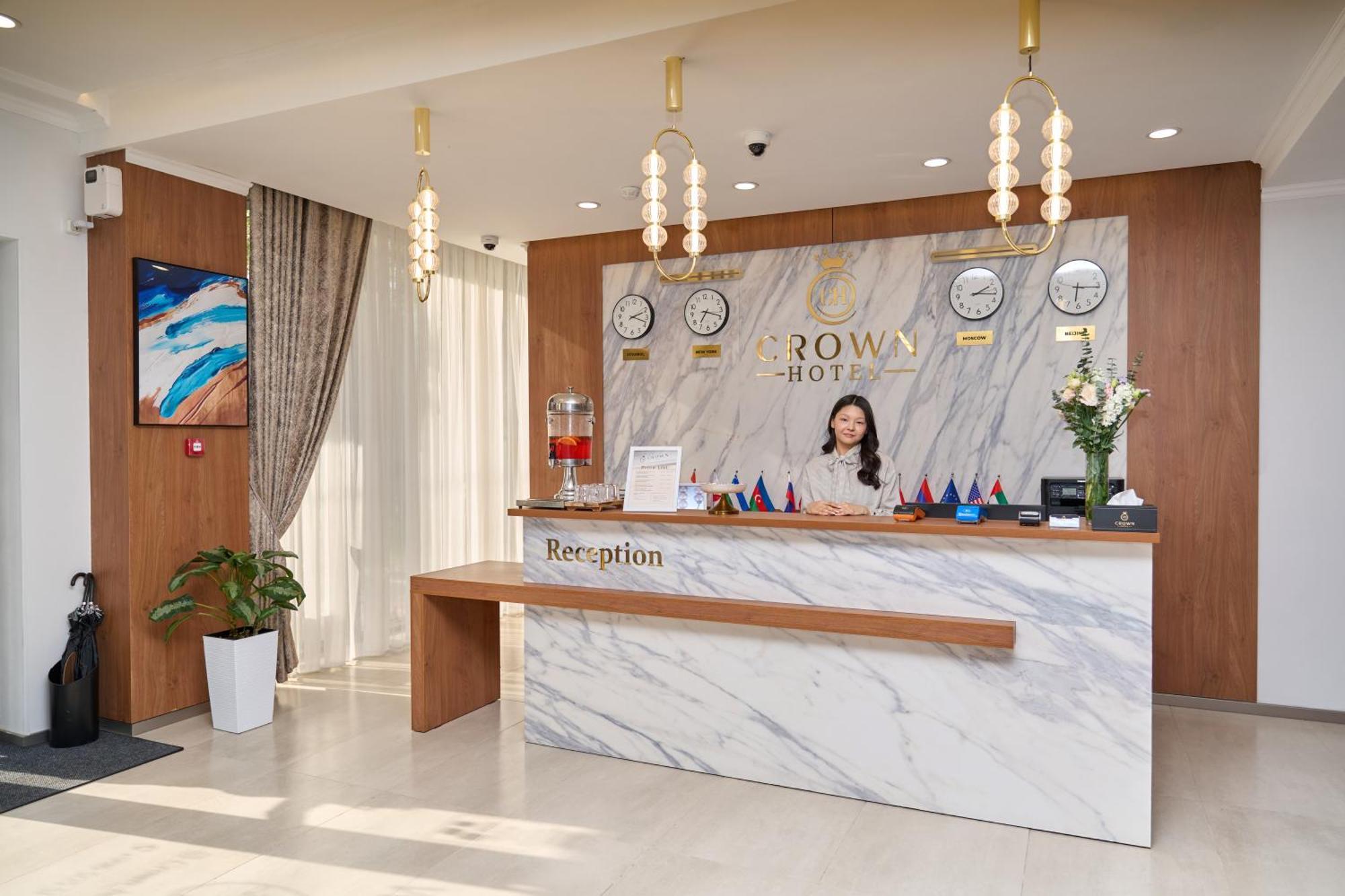 בישקק Crown Hotel מראה חיצוני תמונה