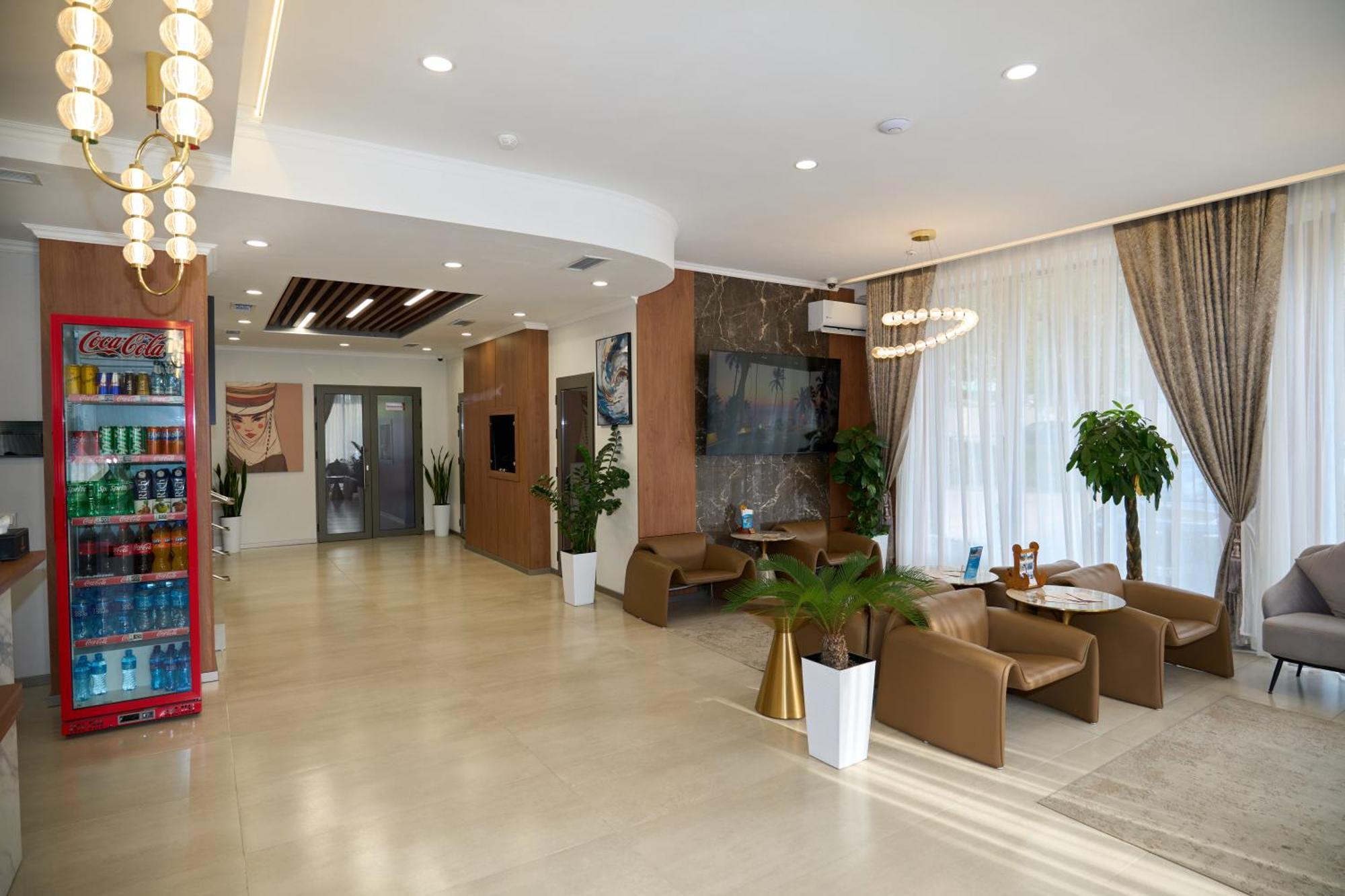 בישקק Crown Hotel מראה חיצוני תמונה