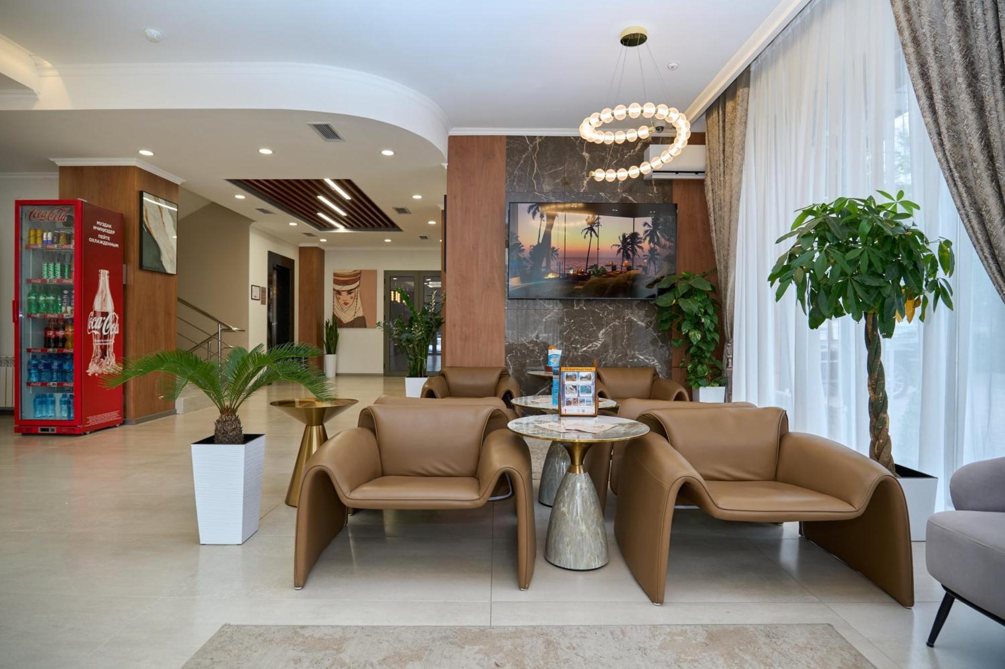 בישקק Crown Hotel מראה חיצוני תמונה